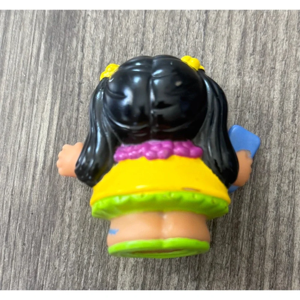 Vintage Fisher Price Little People 2005 HAWAIIN Girl Tourist Travel Vaca Figure